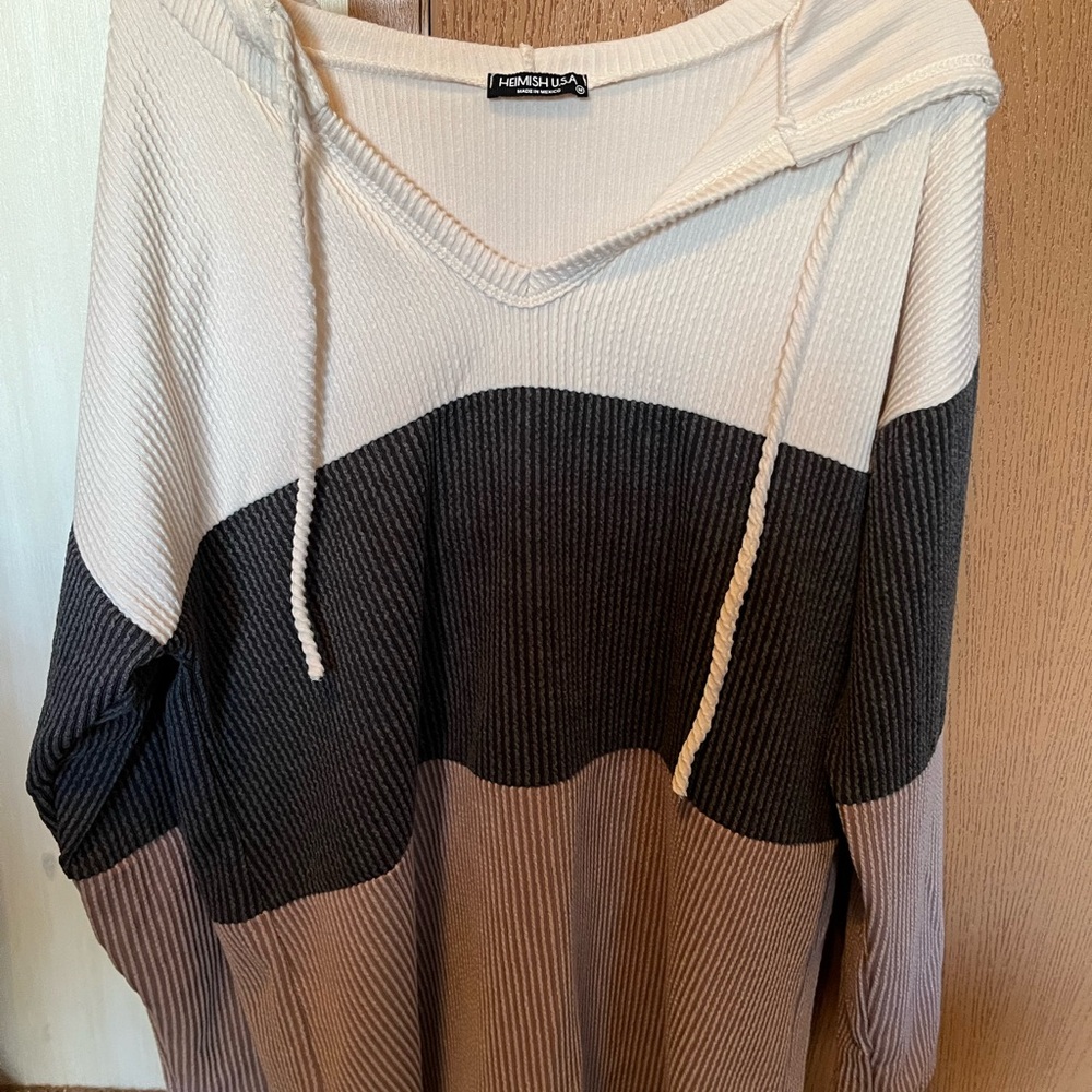 Women’s top, brand Heimish USA, size Medium. Beige, black and taupe.